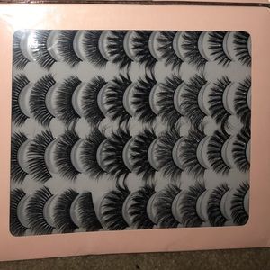 DASHO OF MARIAH COSMETIX LASH BOOK